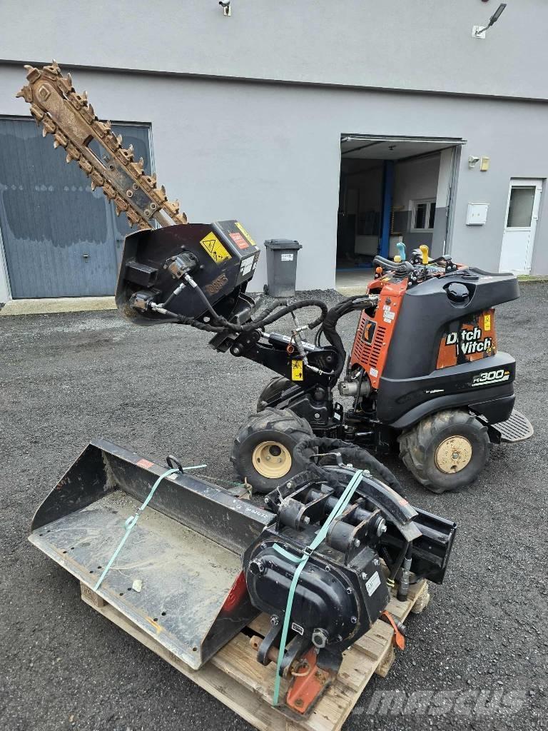 Ditch Witch R300 Trenchers