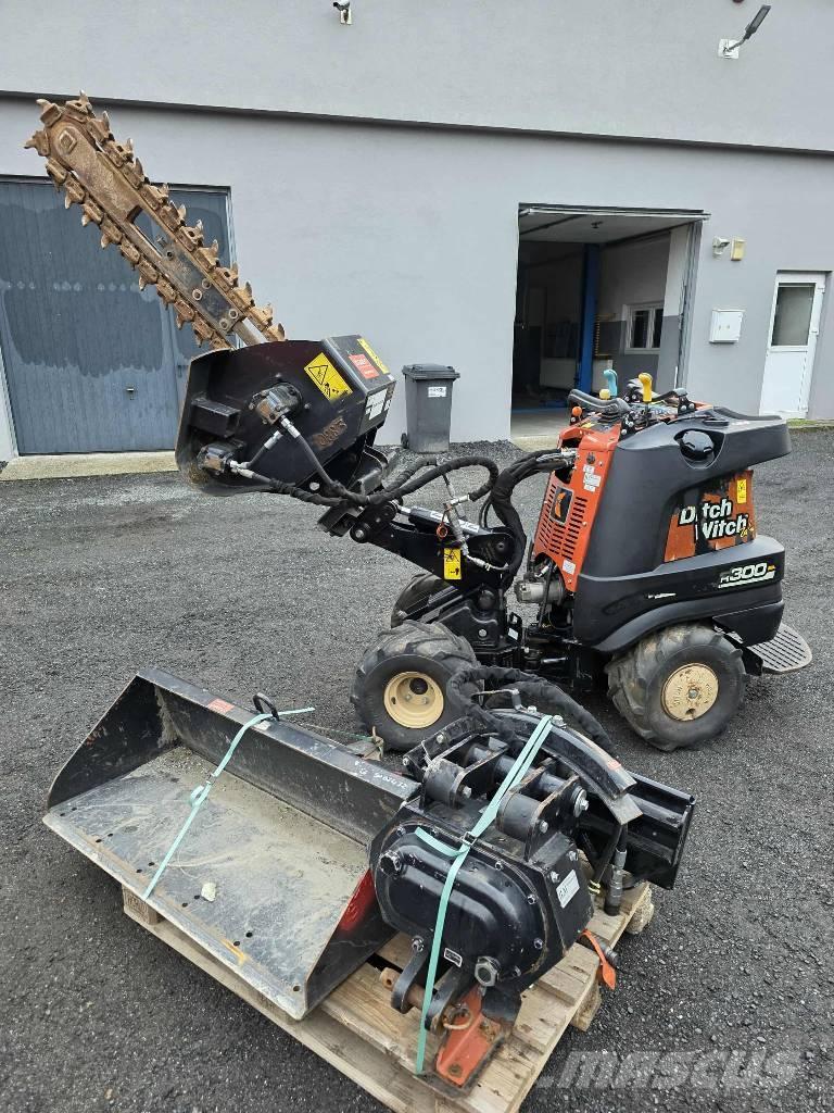 Ditch Witch R300 Trenchers