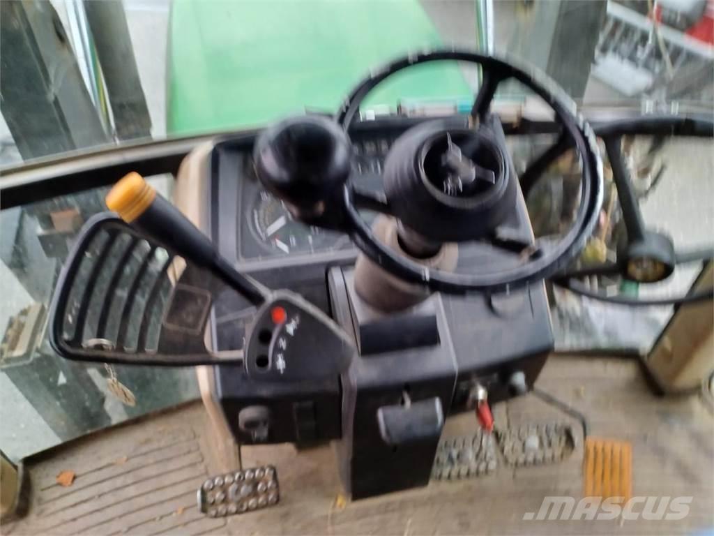 John Deere 6110SE Tractors