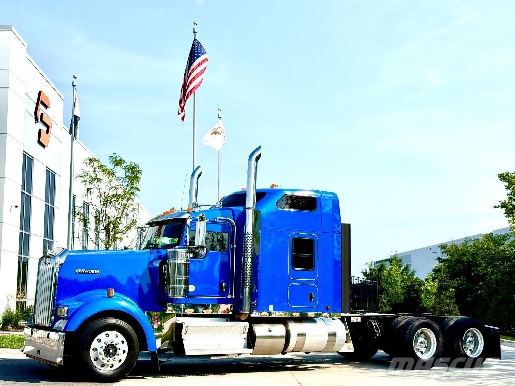 Kenworth W 900 Prime Movers