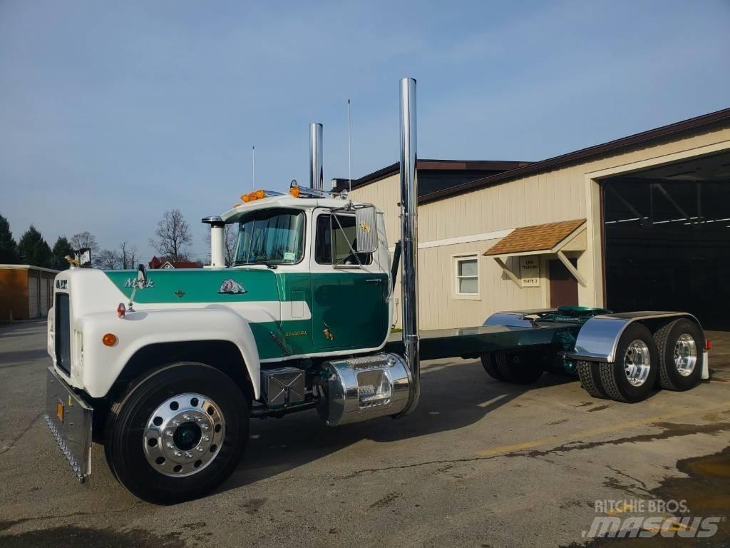 Mack R700 Chassis Cab trucks