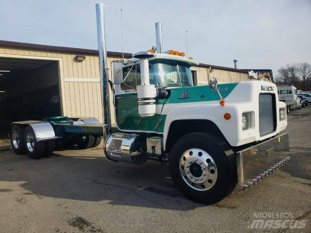 Mack R700 Chassis Cab trucks