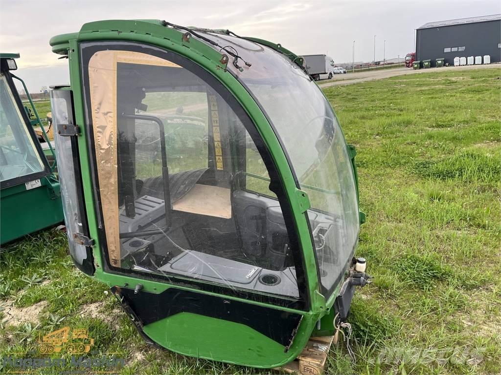 John Deere 1470E Cabins and interior