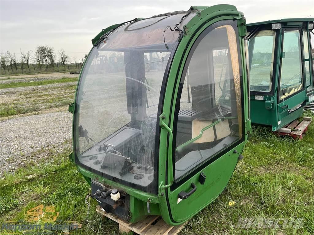 John Deere 1470E Cabins and interior