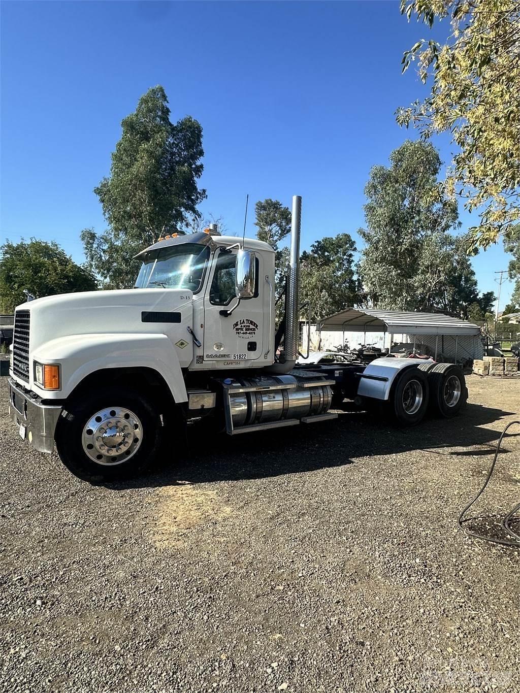 Mack CHU 613 Prime Movers