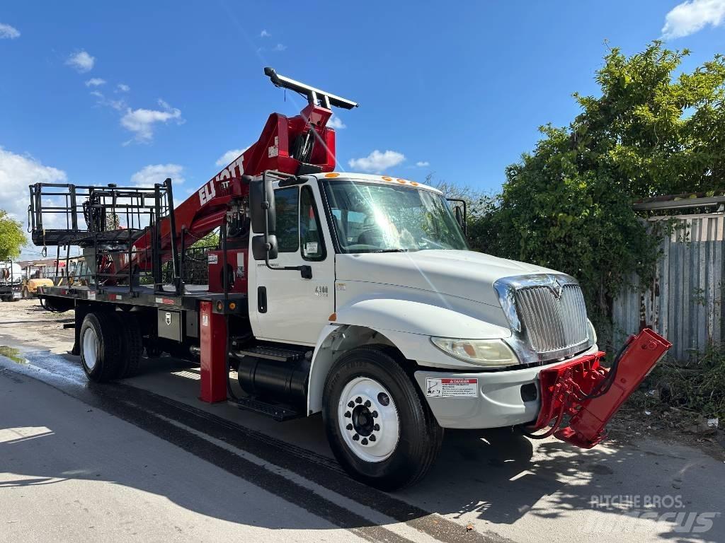 International 4300 Flatbed / Dropside trucks