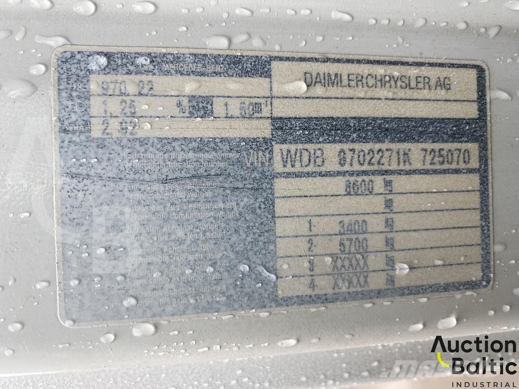 Mercedes-Benz 815 Flatbed / Dropside trucks