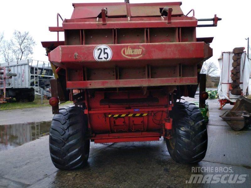 Vicon HP 1600 Square balers