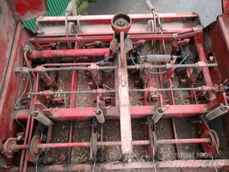 Vicon HP 1600 Square balers