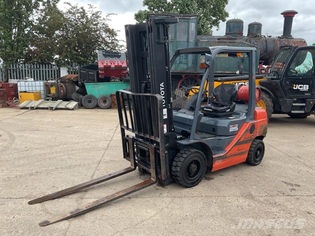 Toyota 02-FGF25 LPG trucks