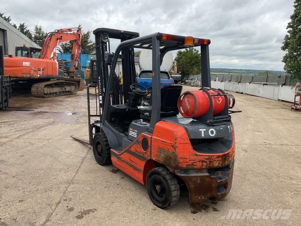 Toyota 02-FGF25 LPG trucks