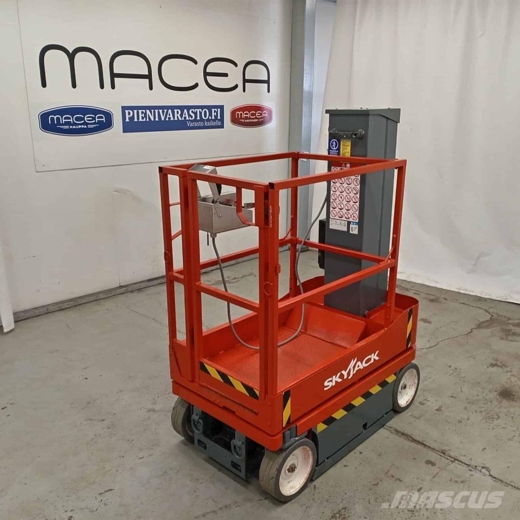 SkyJack SJ 16 Used Personnel lifts and access elevators