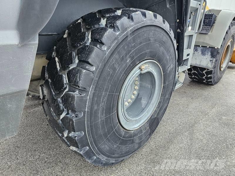 Liebherr L 566 Wheel loaders