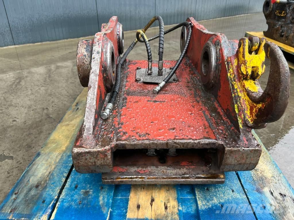 Engcon S70 - 323D Quick connectors