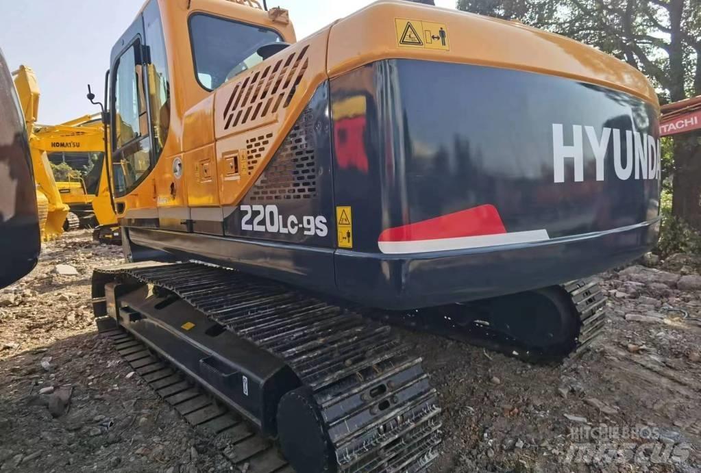 Hyundai R220LC-9S Wheeled excavators