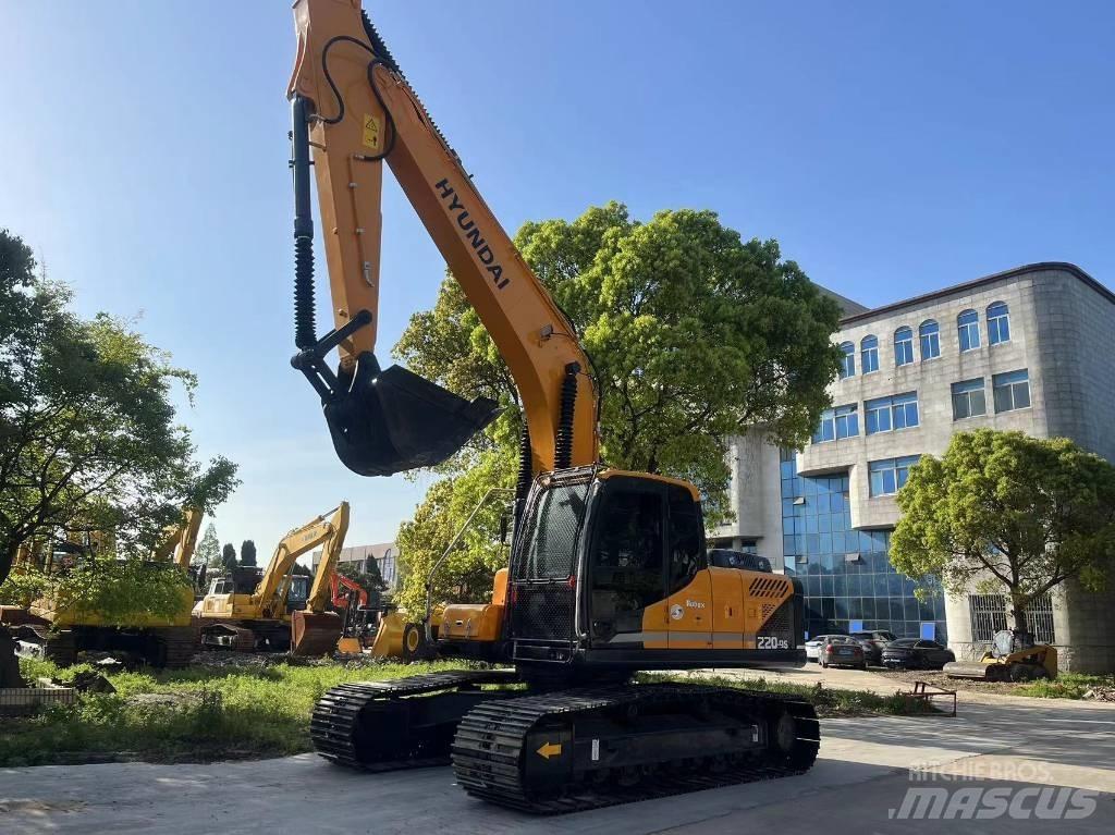 Hyundai R220-9S Wheeled excavators