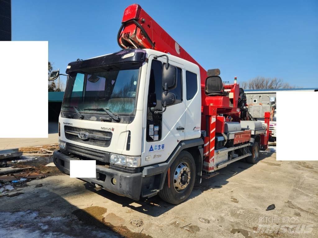 Horyong SKY450 Truck mounted platforms