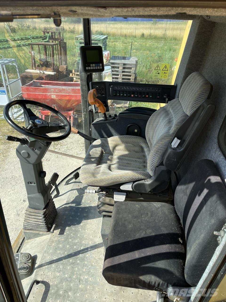 New Holland TX68 Combine harvesters