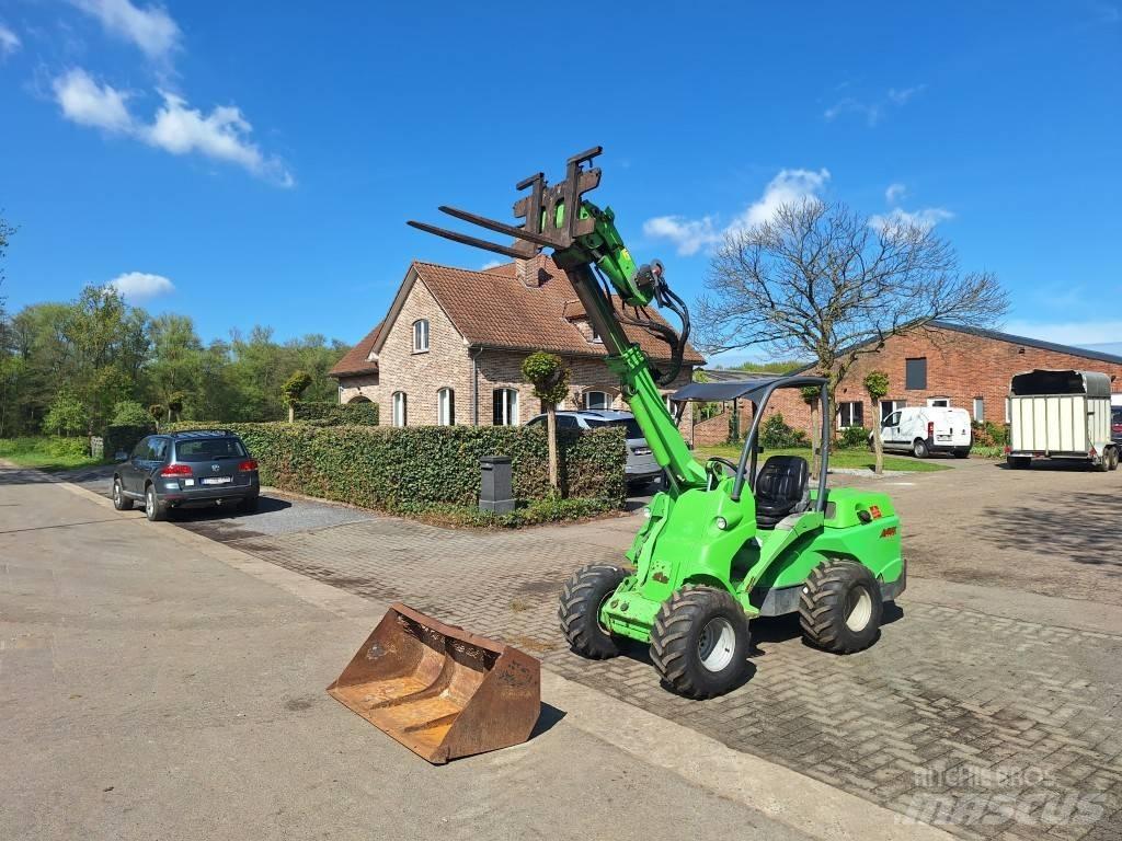 Avant 745 Mini loaders