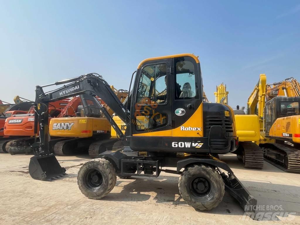 Hyundai 60 W VS Wheeled excavators