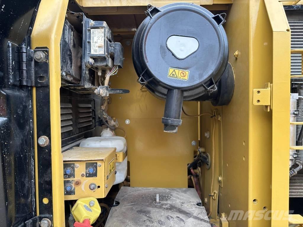 CAT 320D2 Crawler excavators