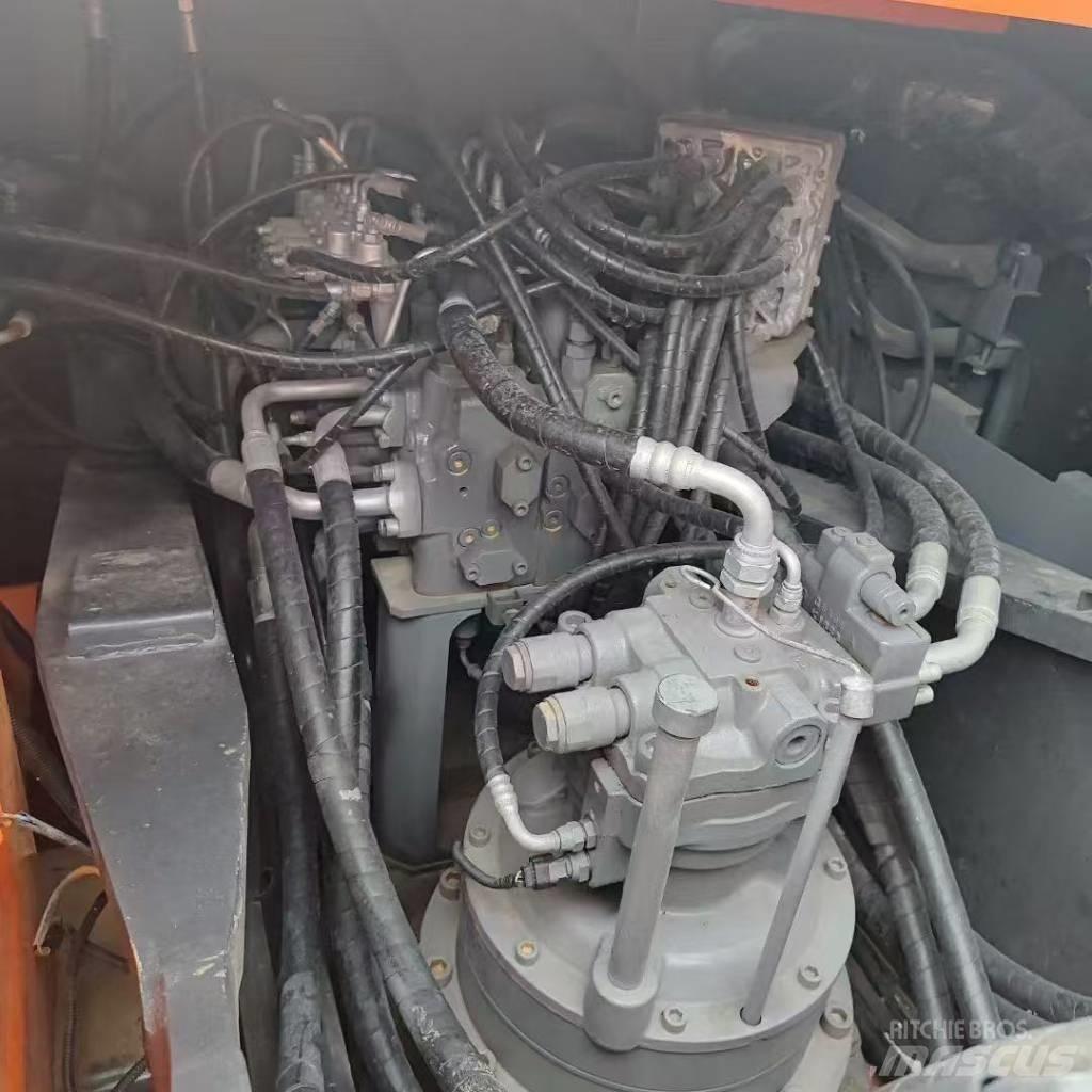 Hitachi 240-3 Crawler excavators