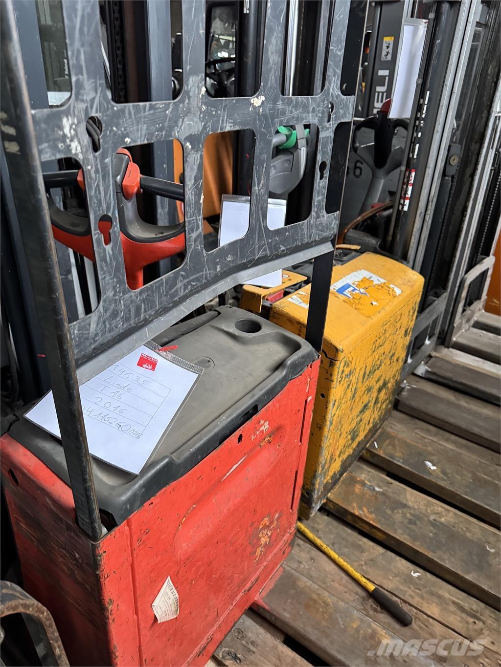 Linde T16 Pedestrian stacker