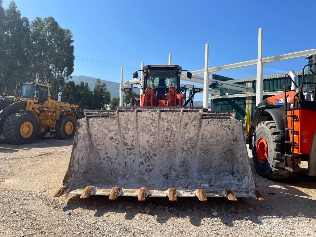 Hitachi ZW 550 - 6 Wheel loaders