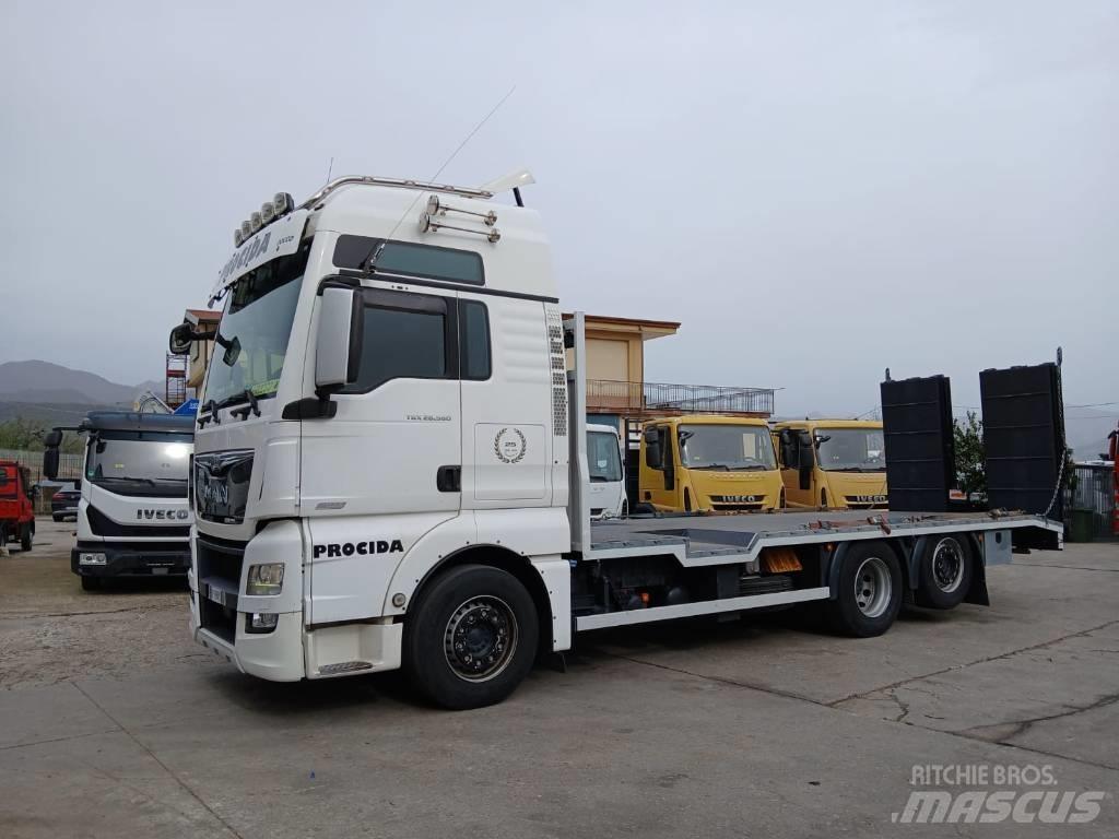 MAN TGX 26.560 Beavertail Flatbed / winch trucks