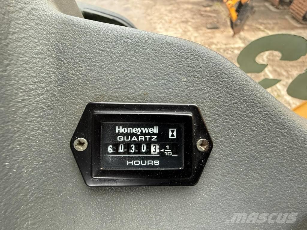 Komatsu WB 93 S-5 Backhoe