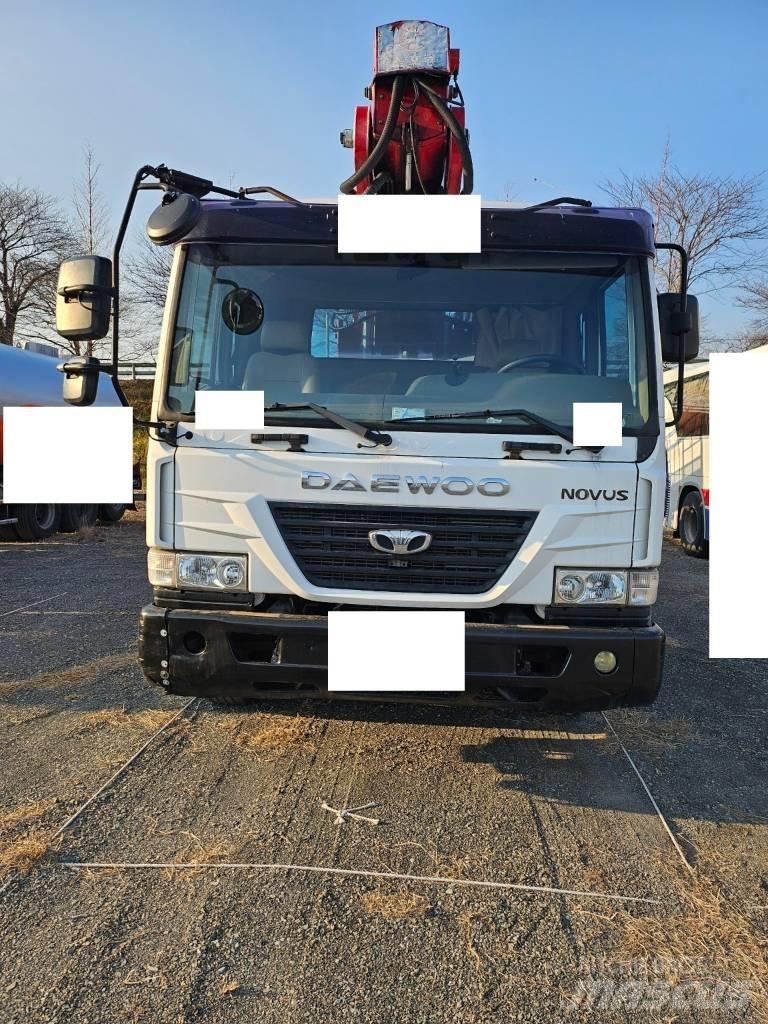Horyong SKY450 Truck mounted platforms
