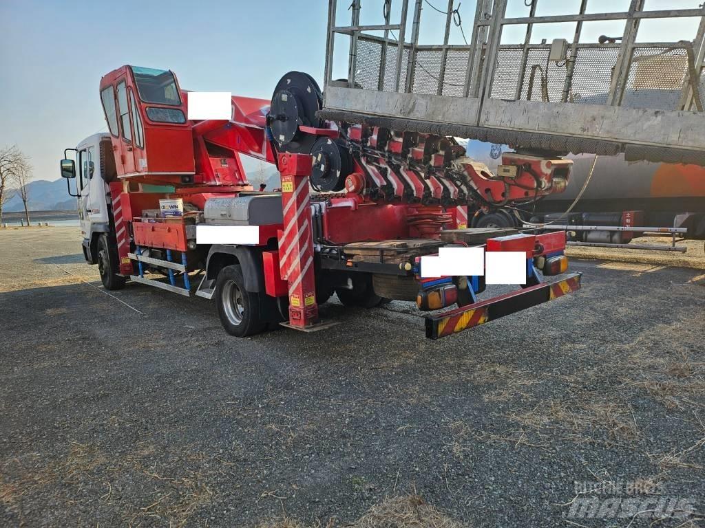 Horyong SKY450 Truck mounted platforms