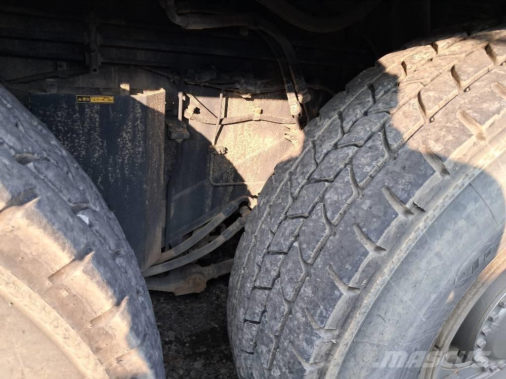 Kato KR-75H Rough terrain cranes