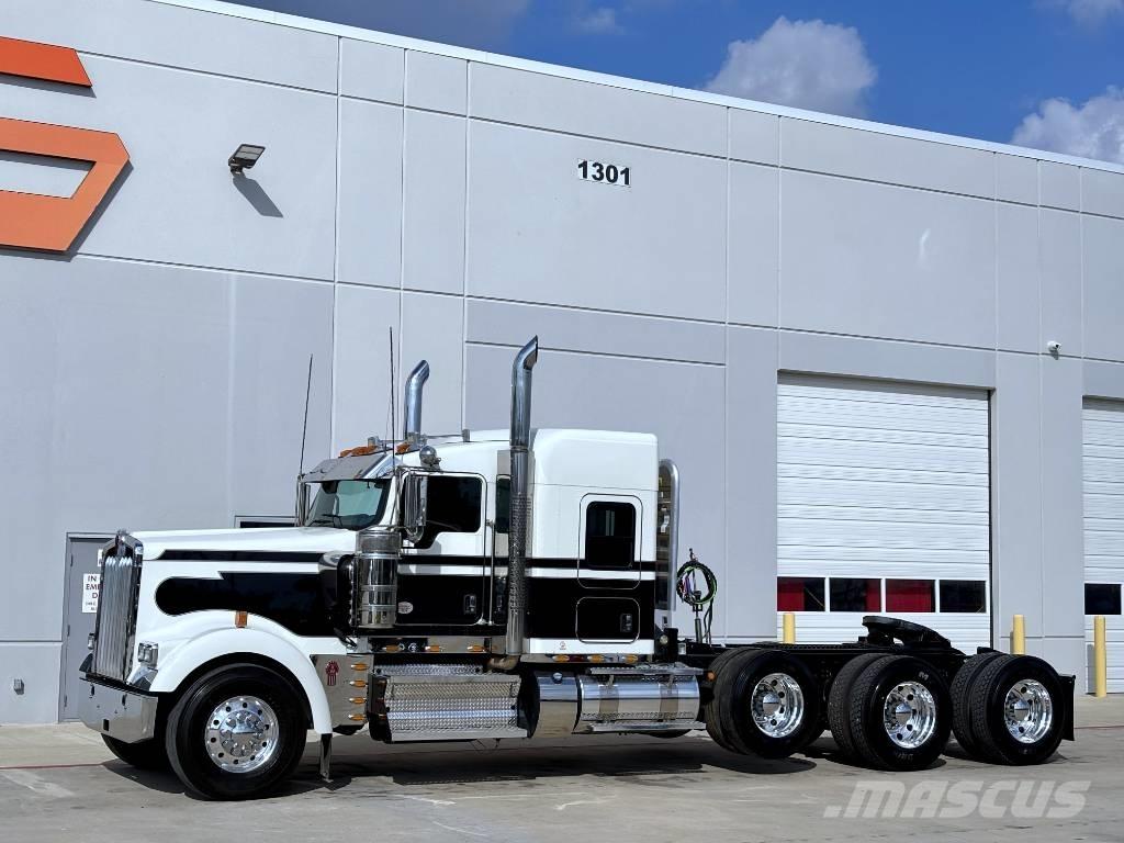 Kenworth W 900 Prime Movers