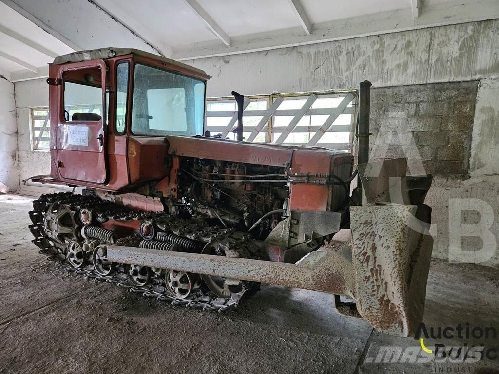  Onbekend DT-75 Crawler dozers