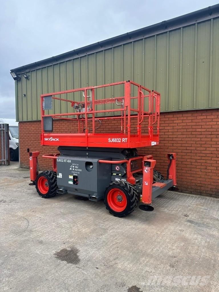 SkyJack SJ 6832 RT Scissor lifts