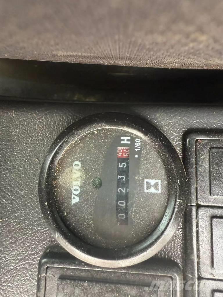 Volvo 140 Crawler excavators