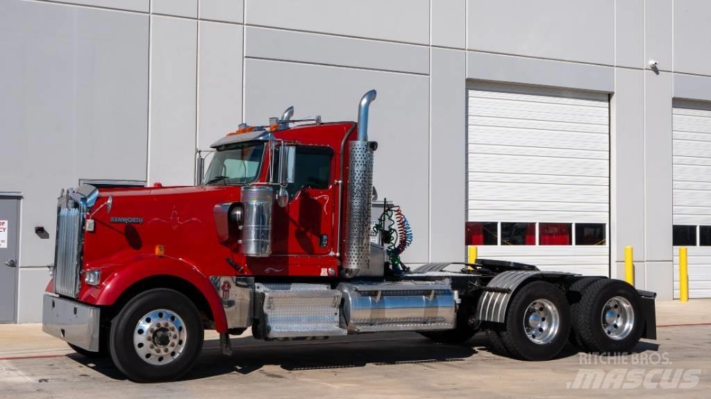 Kenworth W 900 Prime Movers