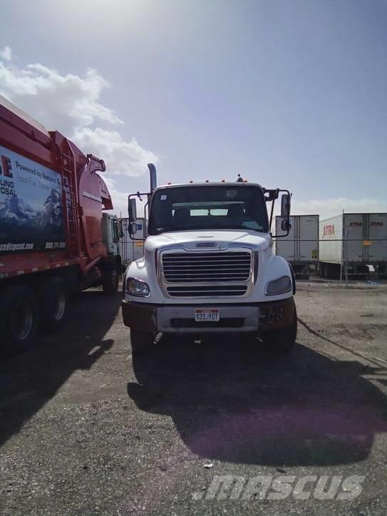 Freightliner M2 Demountable trucks