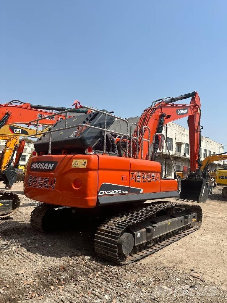 Doosan DX 300 Mini excavators  7t - 12t