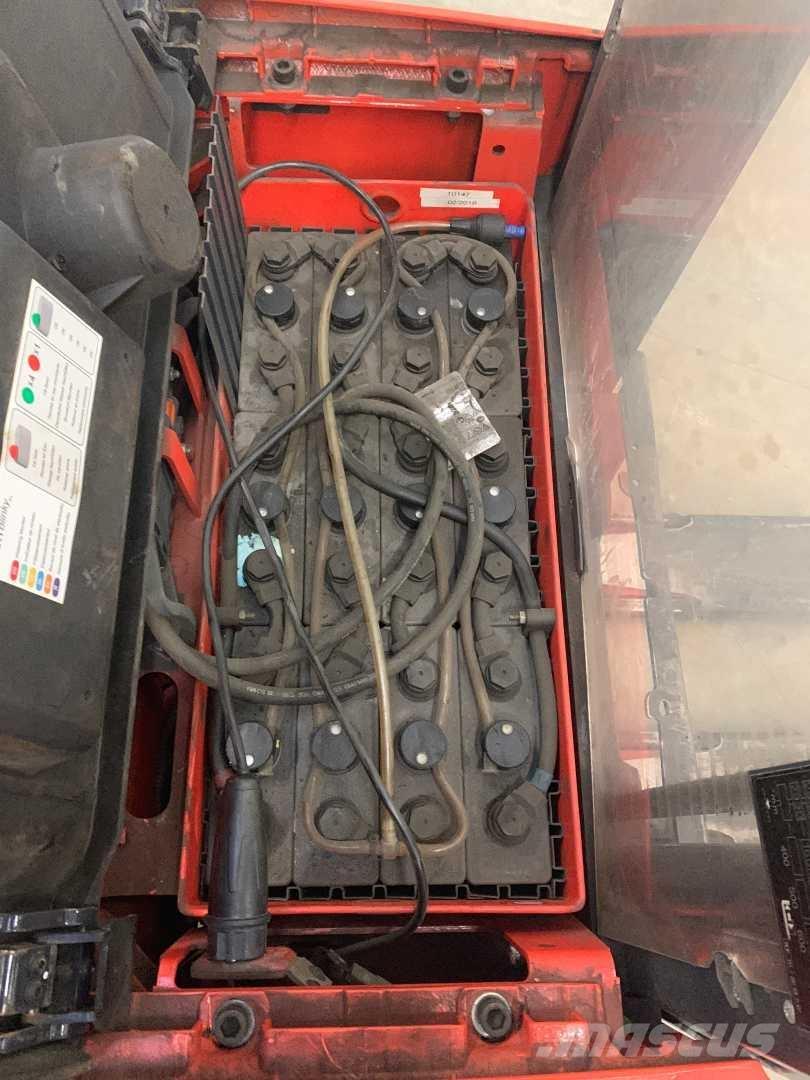 Linde L16 Pedestrian stacker