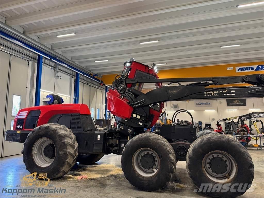 Komatsu 951 Harvesters