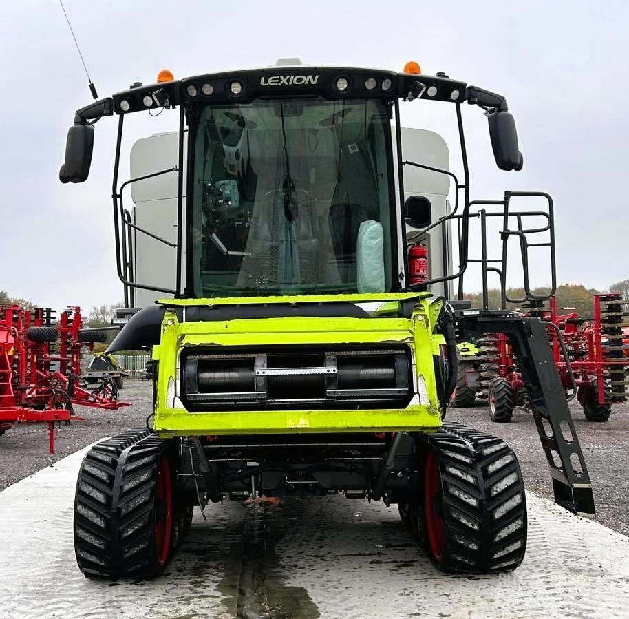 CLAAS Lexion 8900 TT Combine harvesters
