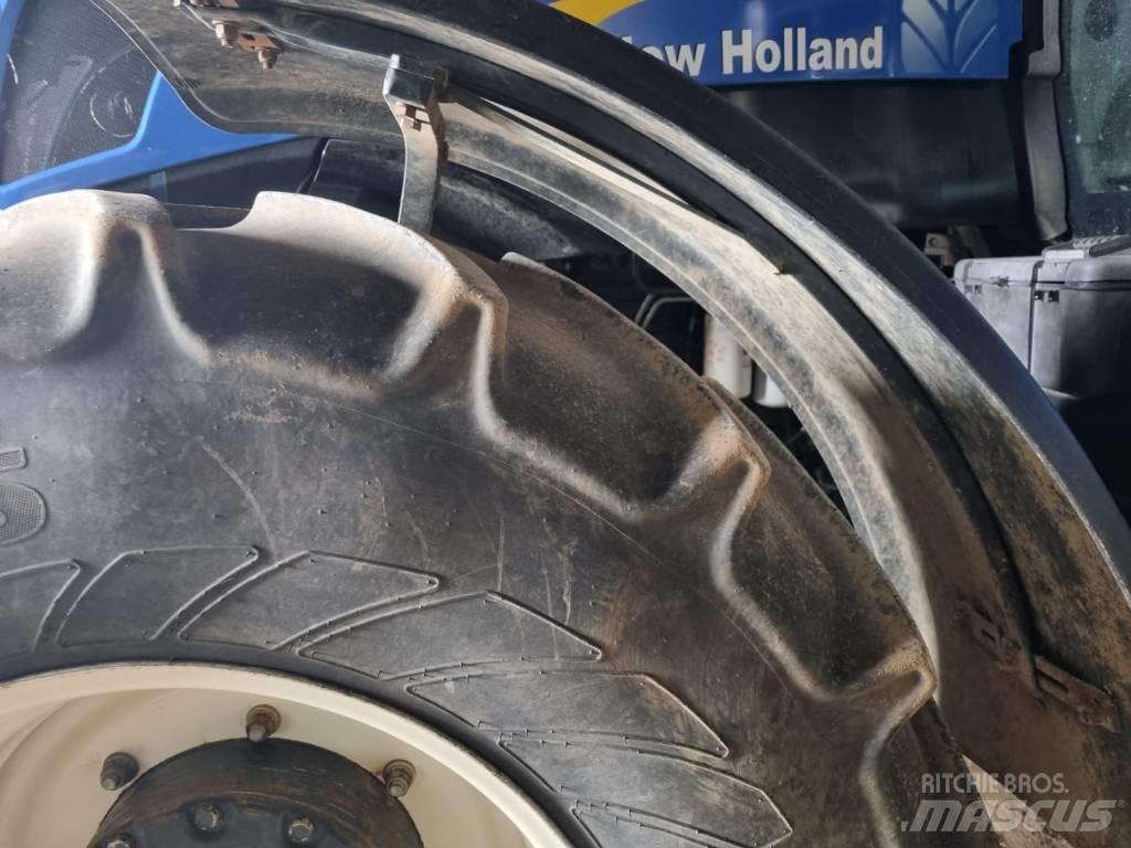 New Holland T 7060 Tractors