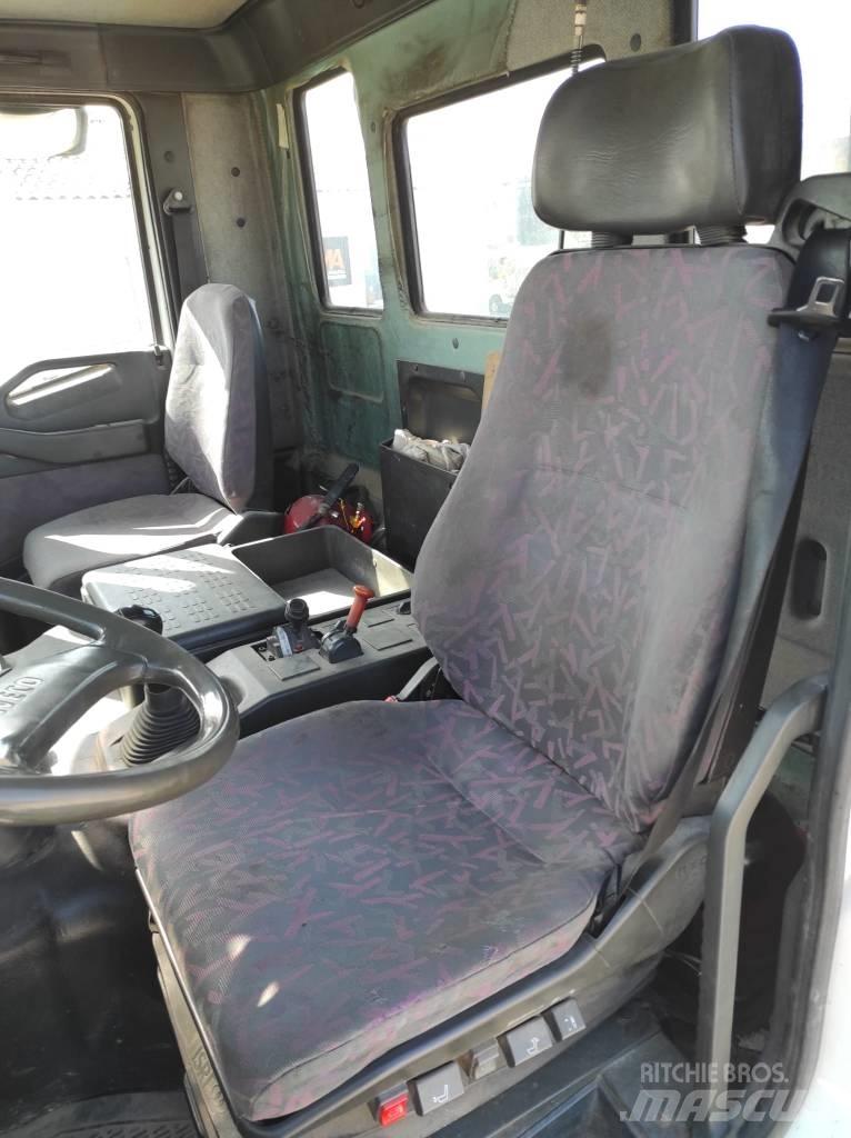 Iveco MP260 E35H Tipper trucks