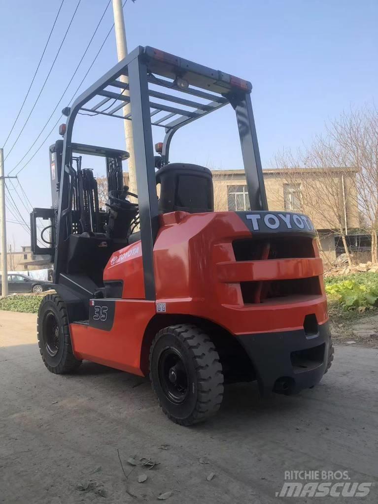 Toyota FD 35 Diesel trucks