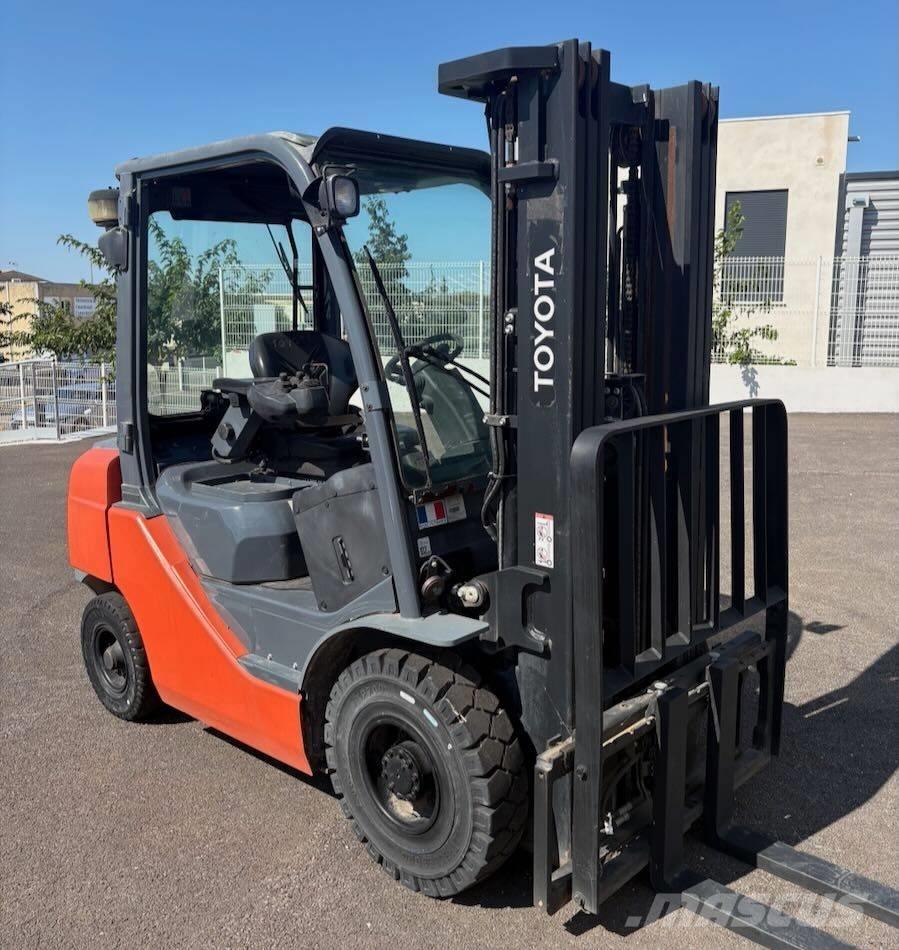 Toyota 02-8 FDF 25 Diesel trucks