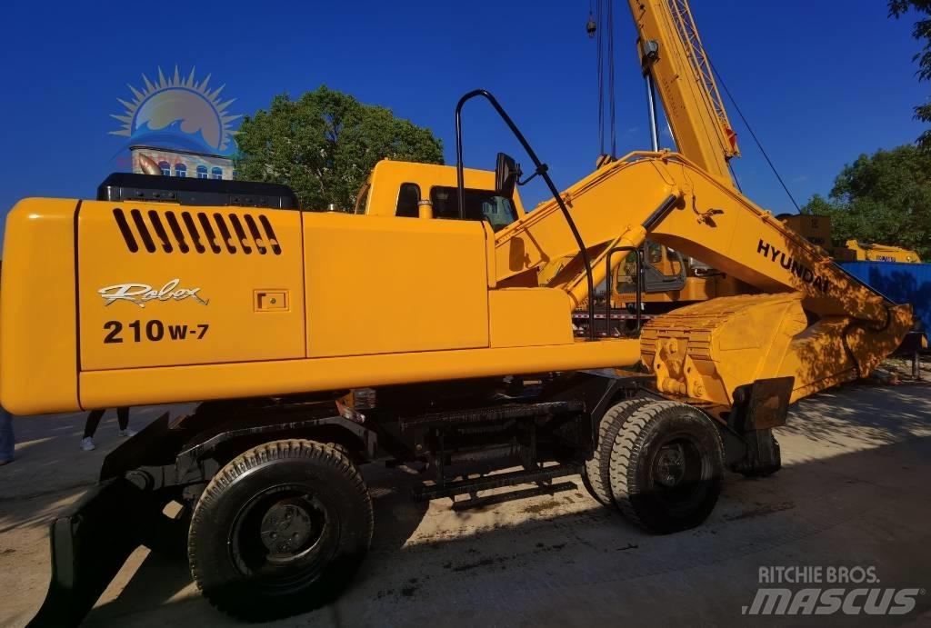 Hyundai R210W-7 Wheeled excavators