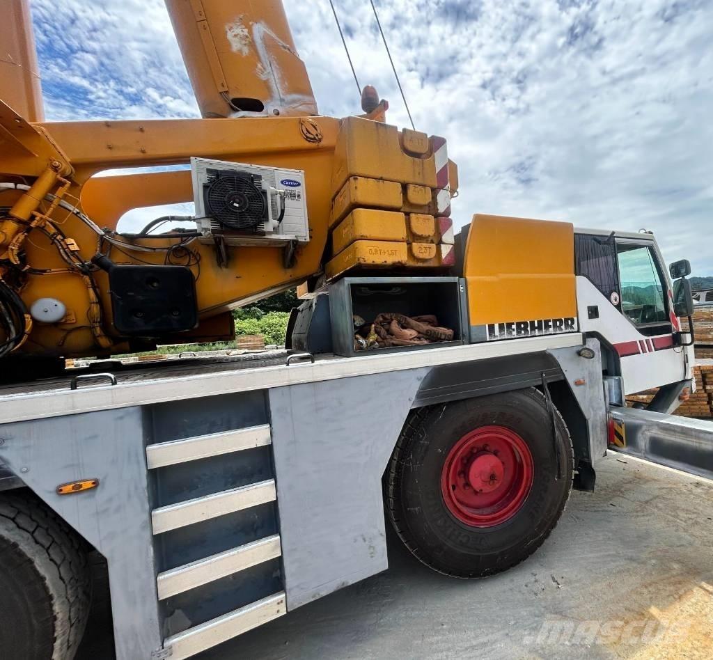 Liebherr LTM 1055 All terrain cranes