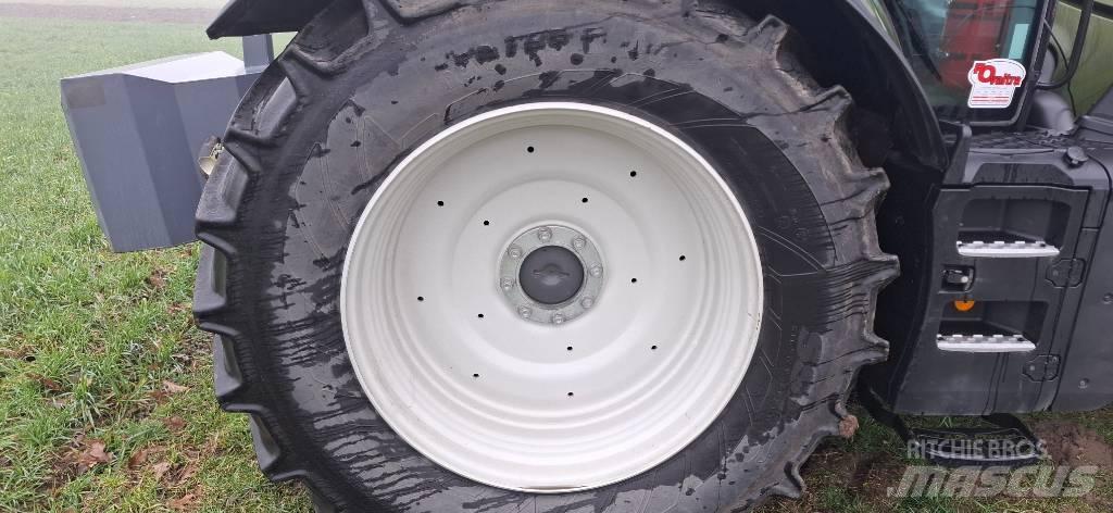 Valtra T235 active Tractors